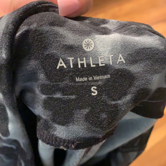 Athleta cheetah capris - Picture 4 of 4